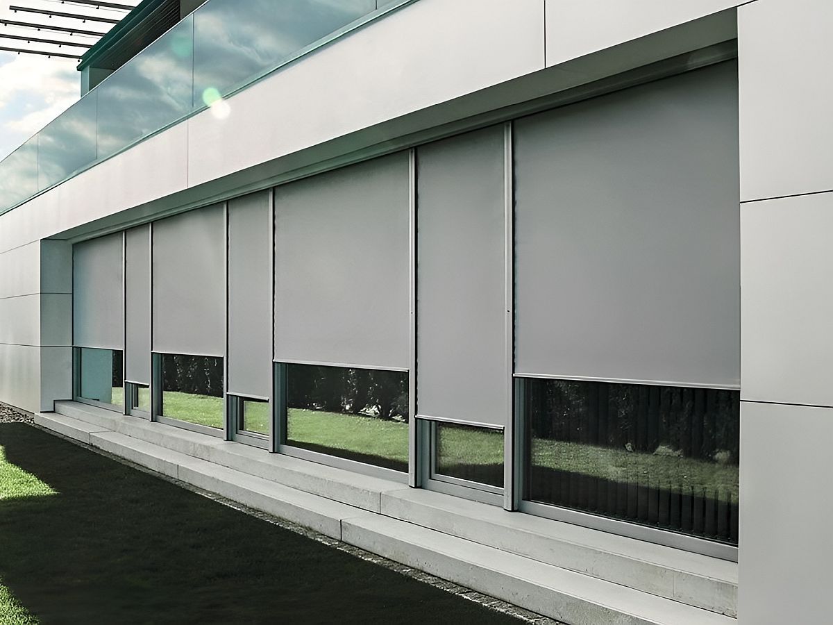 Screen solaire int&eacute;gr&eacute; au ch&acirc;ssis