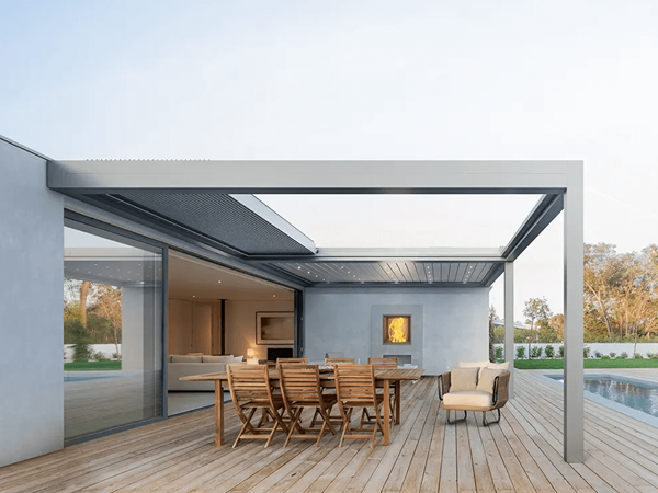 Pergola bioclimatique à lames rétractables