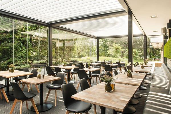 Pergola bioclimatique restaurant