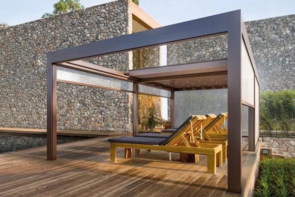 Pergola avec toit à lames rétractées