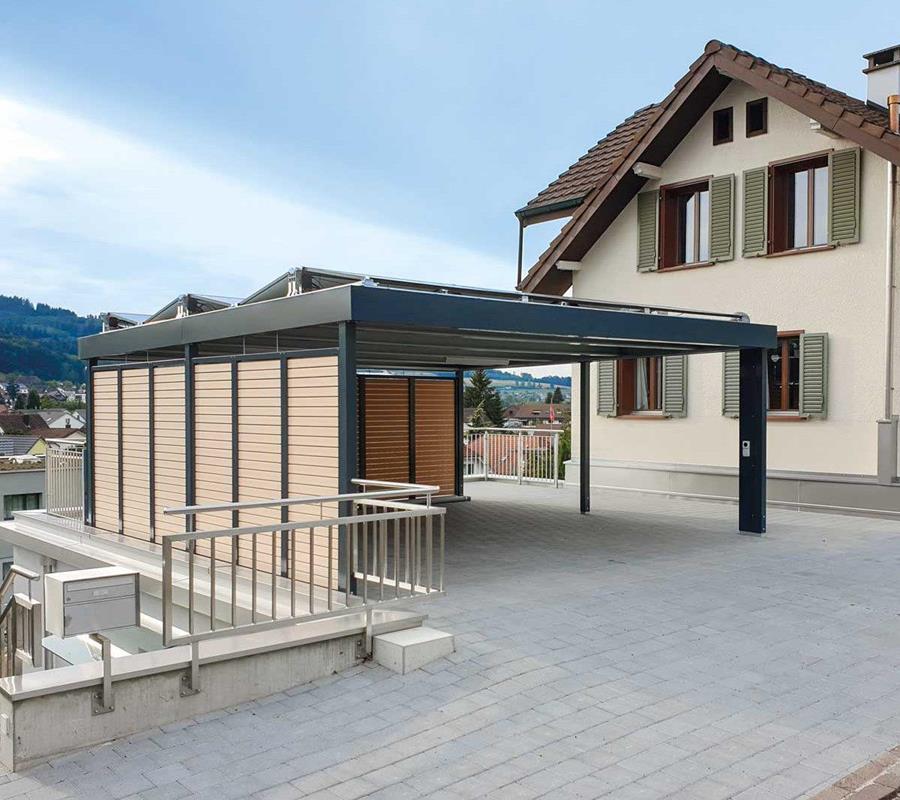 Montage eines Solar-Carports in Luxemburg