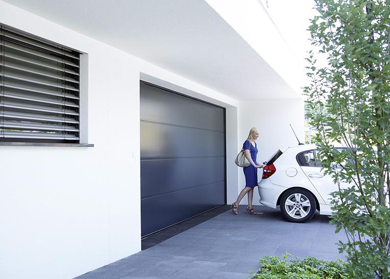 Porte de garage sectionnelle pour entrée de deux voitures