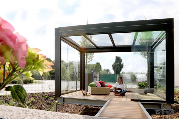 Pergola cubique à toit plat en verre