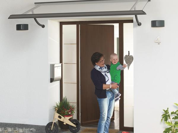 Vordächer für Haustüren: Robust, stilvoll und maßgeschneidert