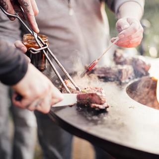 Entdecken Sie den OFYR, eine neue Art des Outdoor-Cookings!