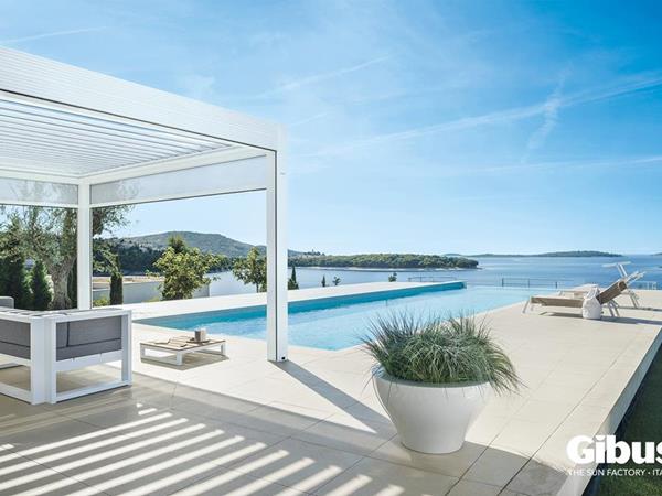Neu: Med Varia, die Pergola mit integrierten Markisen