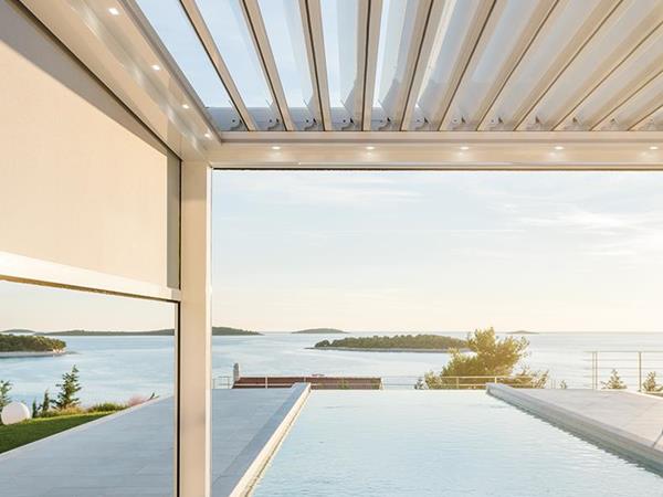 Neu: Med Varia, die Pergola mit integrierten Markisen
