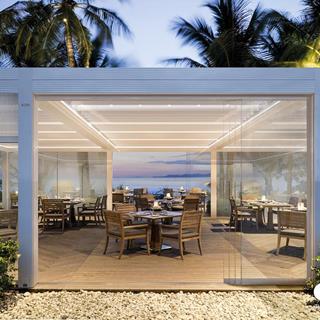 Neu: Med Varia, die Pergola mit integrierten Markisen