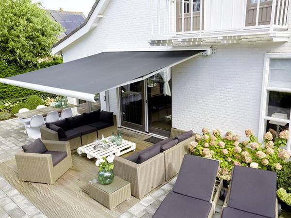 Wie können Sie Ihre Terrasse vor der Sonne... oder dem Regen schützen?